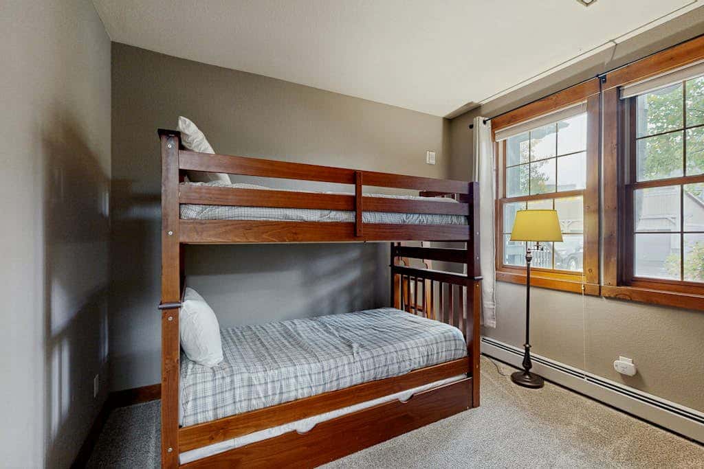 Kicking Horse Lodges 3-202