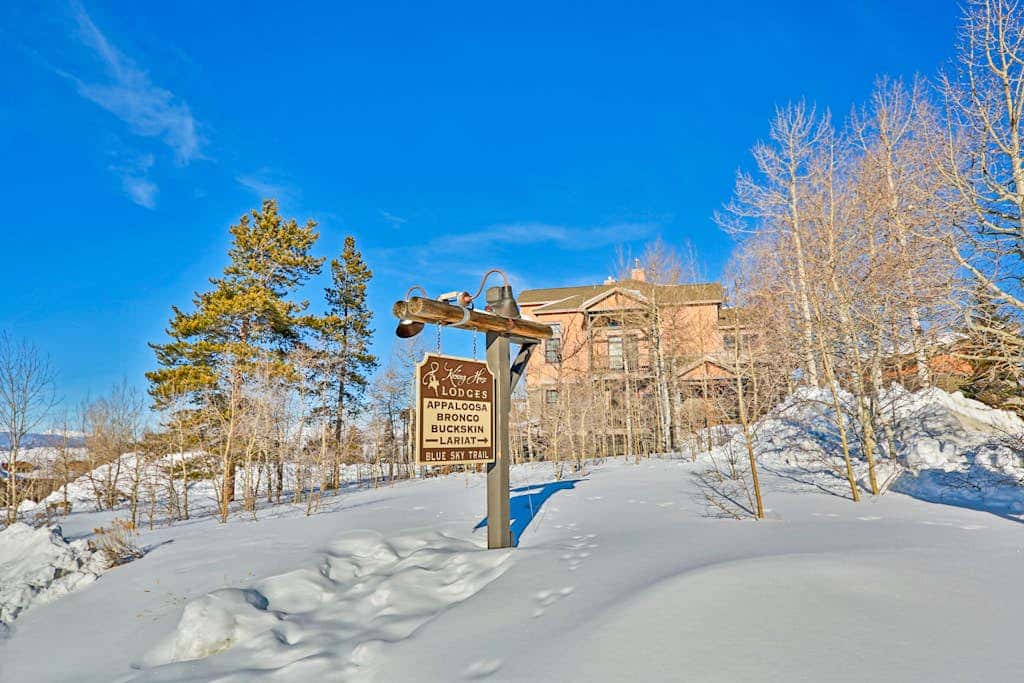 Kicking Horse Lodges 3-202