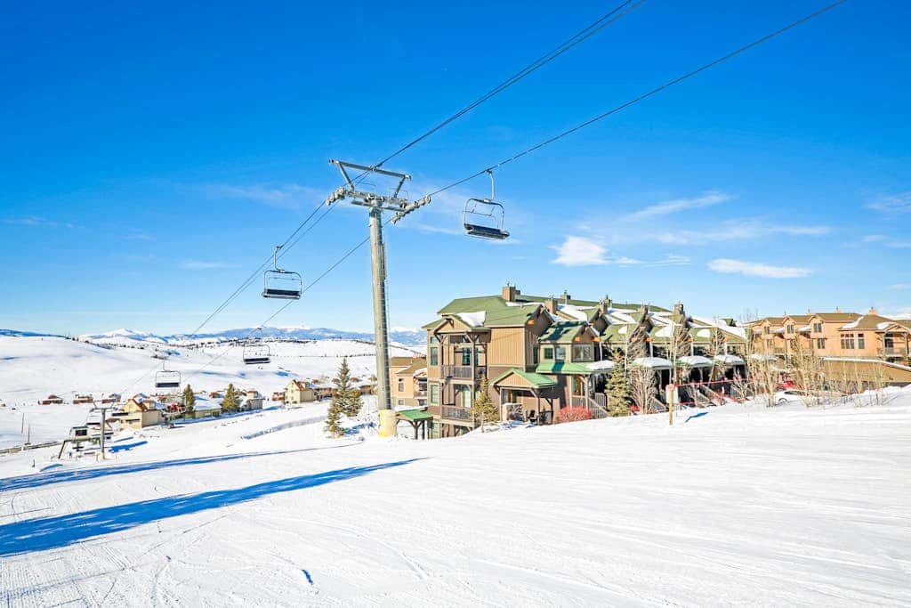 Kicking Horse Lodges 3-202