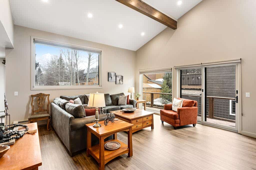 Group getaway with scenic mountain views & woodstove - near hike/ski/cycle