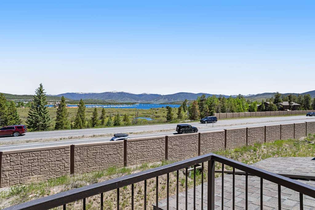 Mountain-view townhome with balcony, gas fireplace, WiFi, & W/D - great location