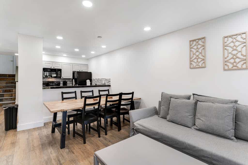 Mountain-view townhome with balcony, gas fireplace, WiFi, & W/D - great location
