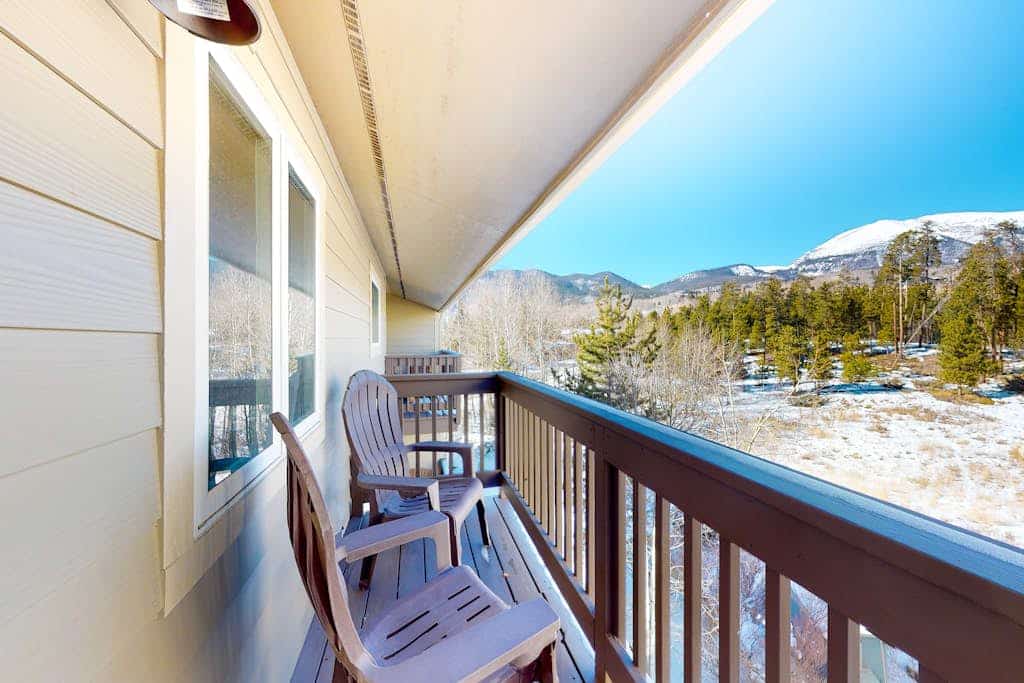 Peak-view townhome with convenient central location, decks & free EV charger