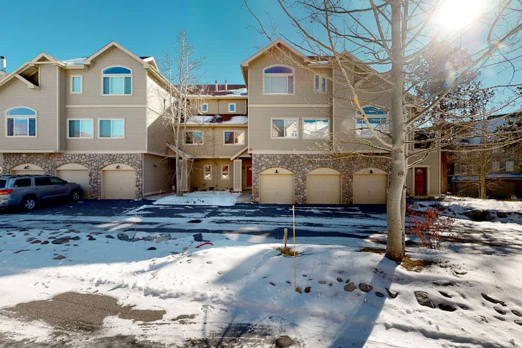 Peak-view townhome with convenient central location, decks & free EV charger