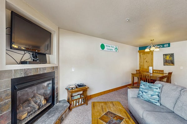 Convenient Mountain Condo w/Free WiFi, Mtn Views, Private Washer/Dryer, & Cable