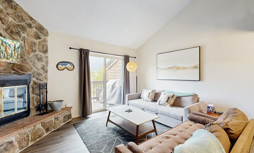 Upscale loft condo with fireplace, balcony, pool, hot tub & W/D
