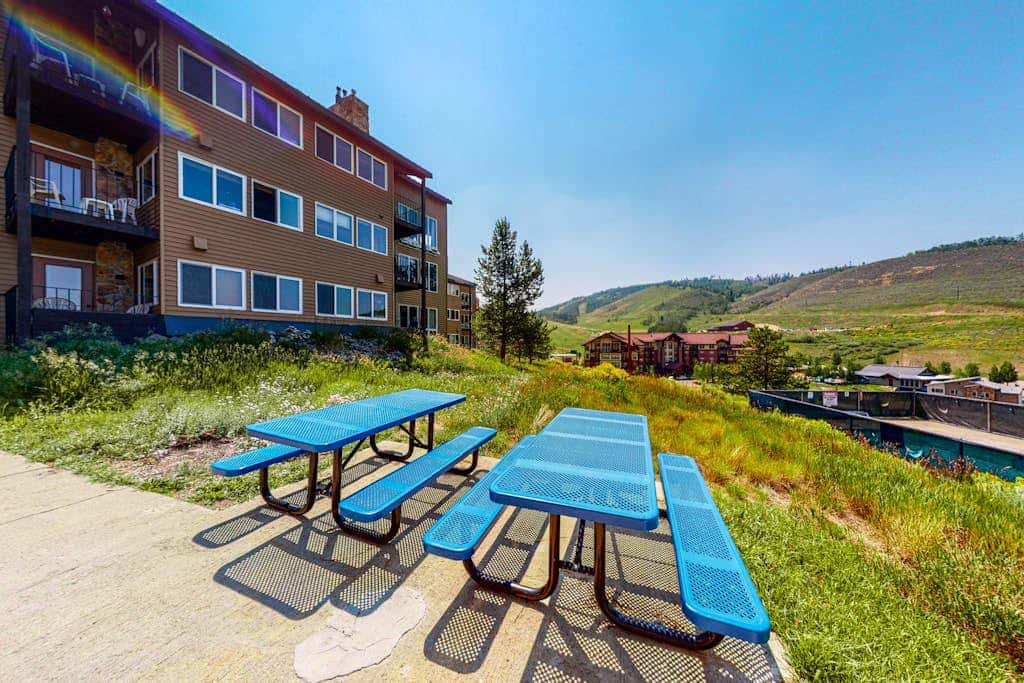 Mountainside 037