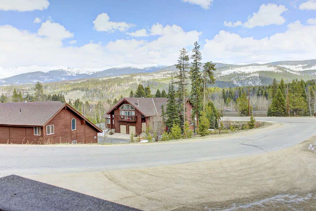 Townhouse with jetted tub, fireplace, views of Continental Divide