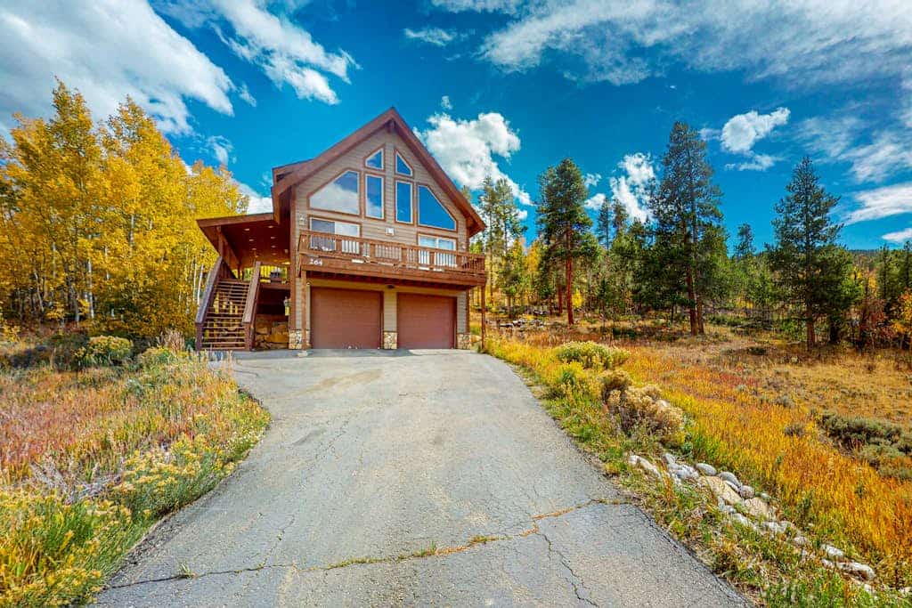 Mountain-view home with private hot tub, fireplace & great family rooms