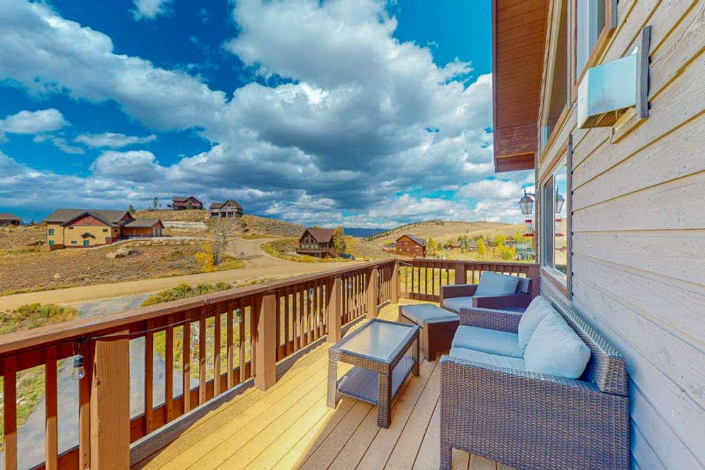 Mountain-view home with private hot tub, fireplace & great family rooms