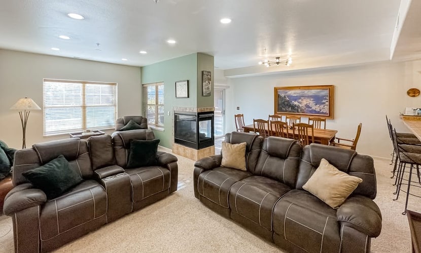 Comfortable mountain view condo with gas fireplace, W/D, & patio