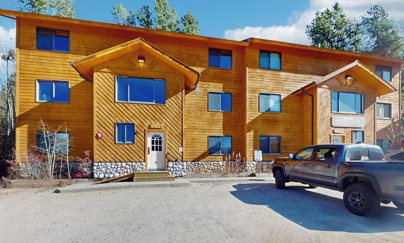 Airy & bright retreat w/ private balcony, great location, & gas fireplace