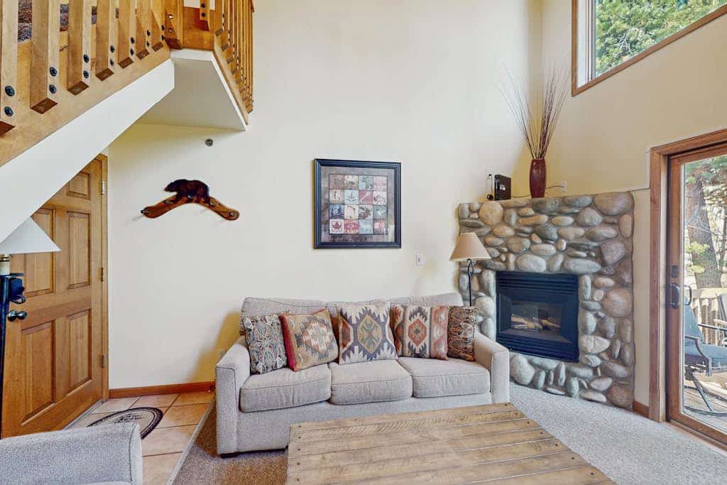Airy & bright retreat w/ private balcony, great location, & gas fireplace