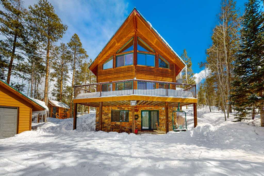 Dog-friendly mountain home with fireplace, firepit & ping-pong - great for kids