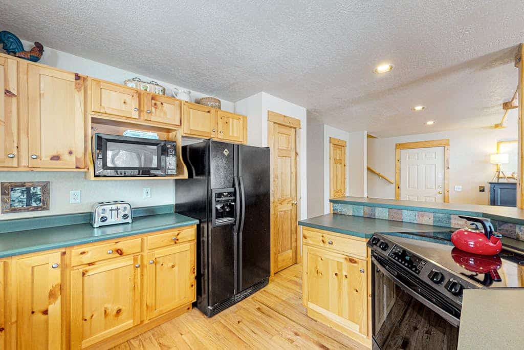 Dog-friendly mountain home with fireplace, firepit & ping-pong - great for kids