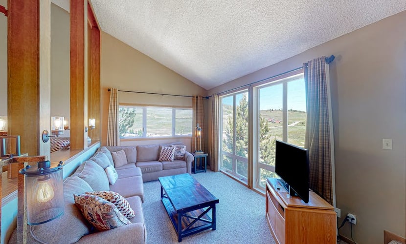 The Mountainside - Unit B47 with a private indoor hot tub, views, & pool