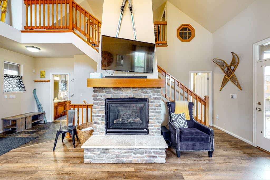 Walk to Lifts Granby Ranch Townhome w/ Private Hot Tub & Decks