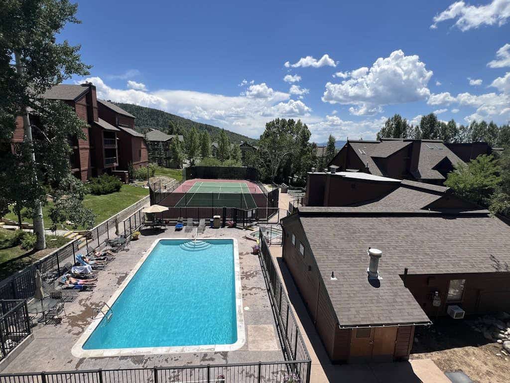 Upgraded, two-story condo with mountain views plus pool, sauna, & hot tubs