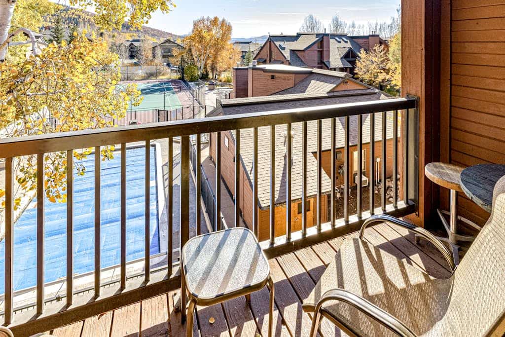 Upgraded, two-story condo with mountain views plus pool, sauna, & hot tubs