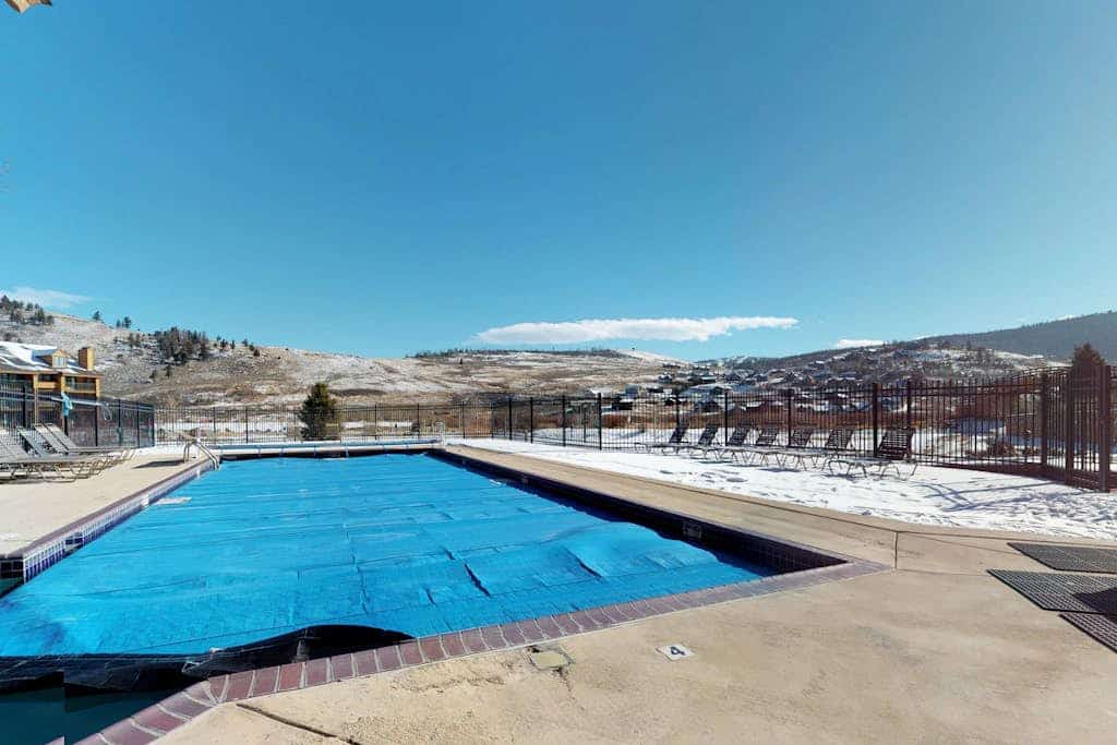 2-story condo with loft, balcony, indoor & outdoor pools, game room, gym, W/D