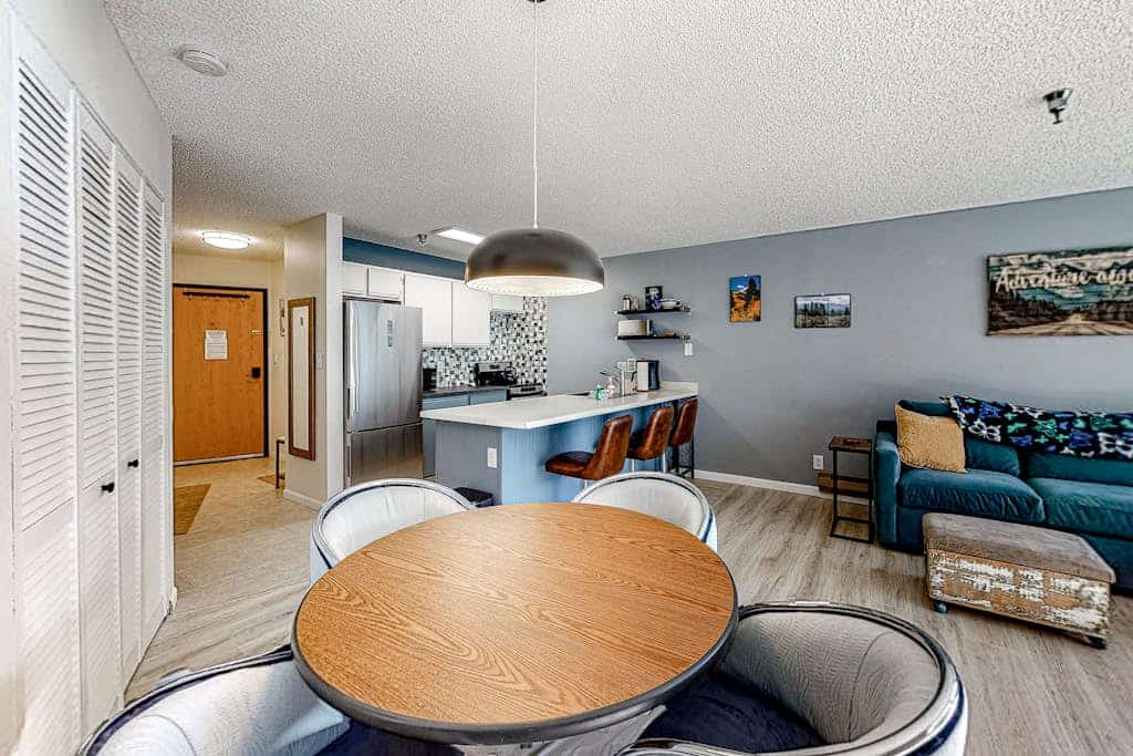 Downtown Condo w/ Shared Pool/ Hot Tub/ W/D & WiFi - Free Shuttle WP Resort