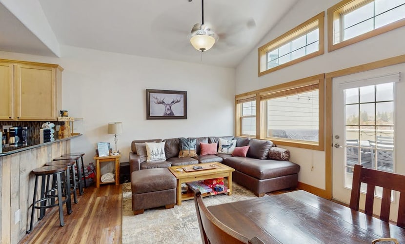 Sunny & Spacious Condo in Downtown Dillon, Fireplace, WiFi