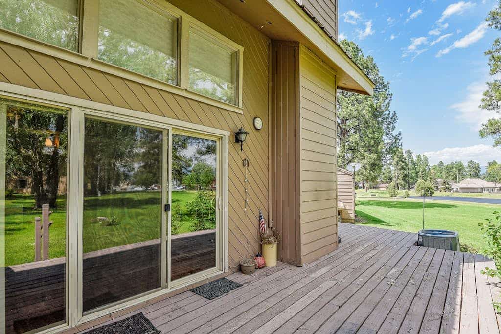 Cozy condo with WiFi, fireplace, & loft - close to golf, ski, & lakes