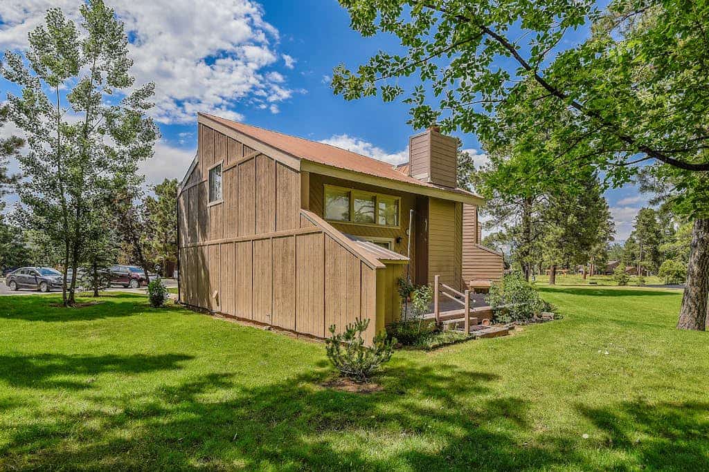 Cozy condo with WiFi, fireplace, & loft - close to golf, ski, & lakes