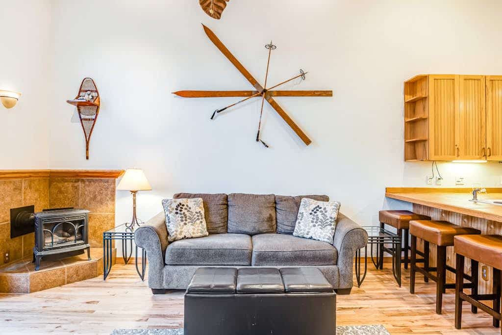 Lakeview escape w/ massive deck, high-speed WiFi, and great location near town