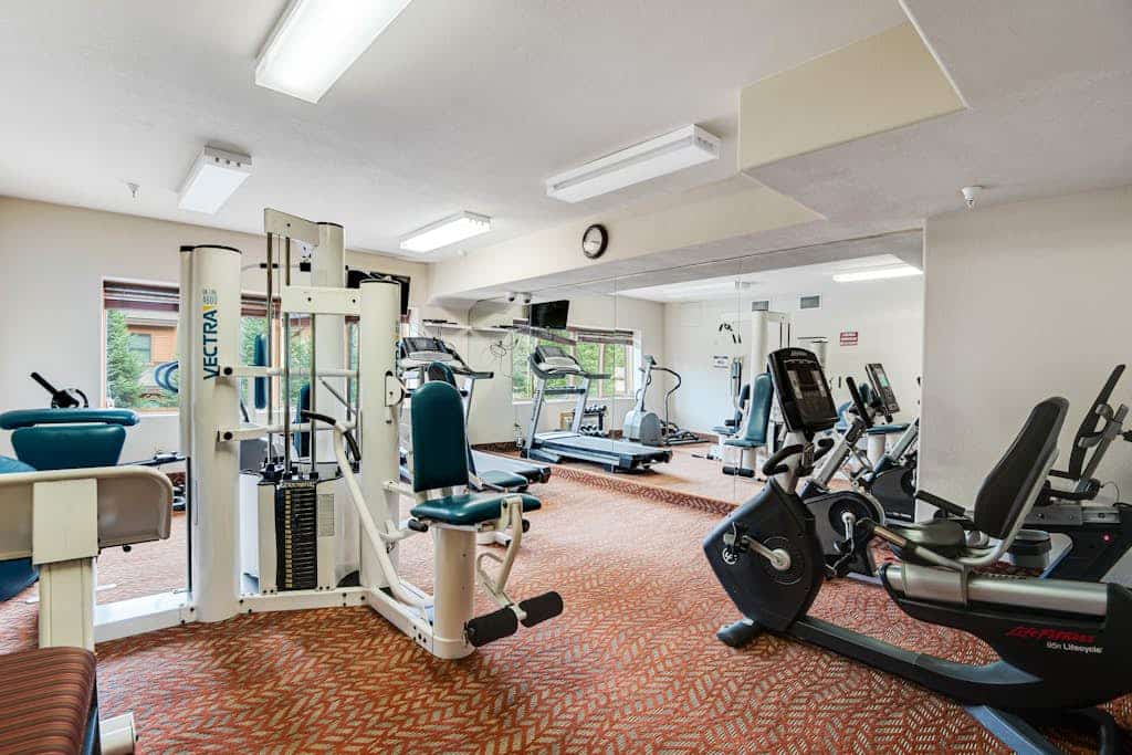 Affordable condo w/ mountain views plus a shared pool & hot tub