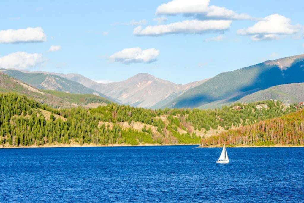 Family-friendly mountain retreat with shared pool and hot tub - walk to gondola