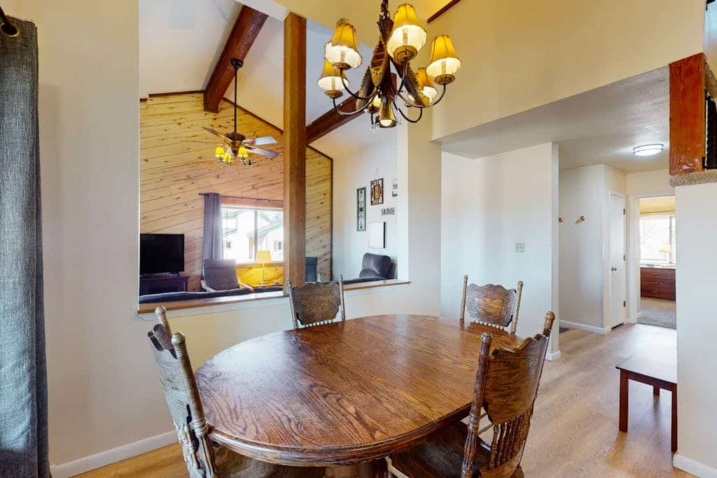 Lofty condo with patio - walk to golf, recreation center & eateries