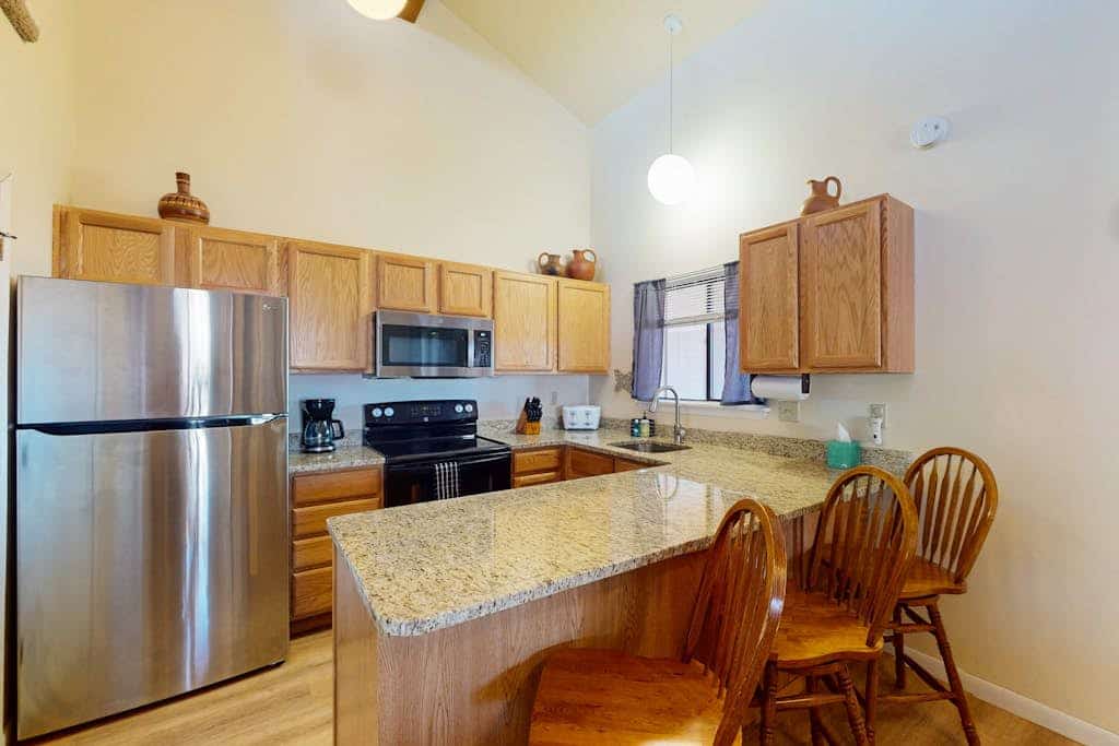 Lofty condo with patio - walk to golf, recreation center & eateries