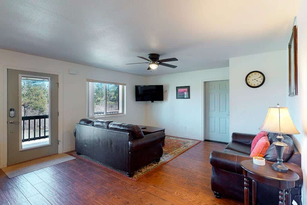 Mountain view home close to downtown with great deck, firepit, WiFi, & W/D