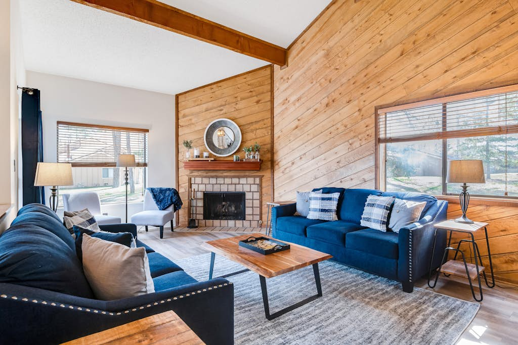 Pines 4043