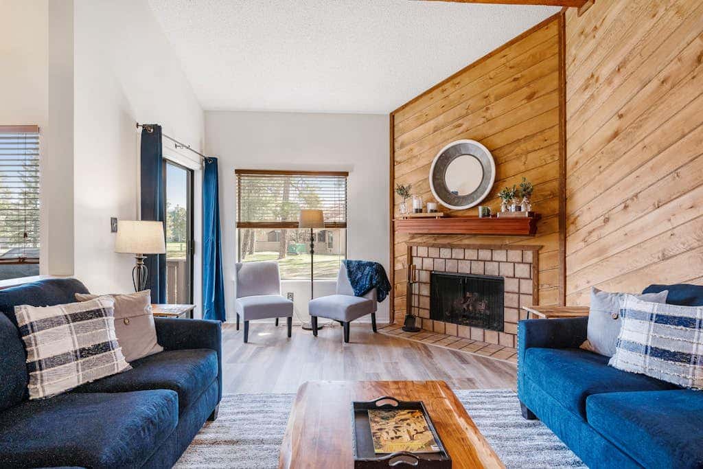 Pines 4043