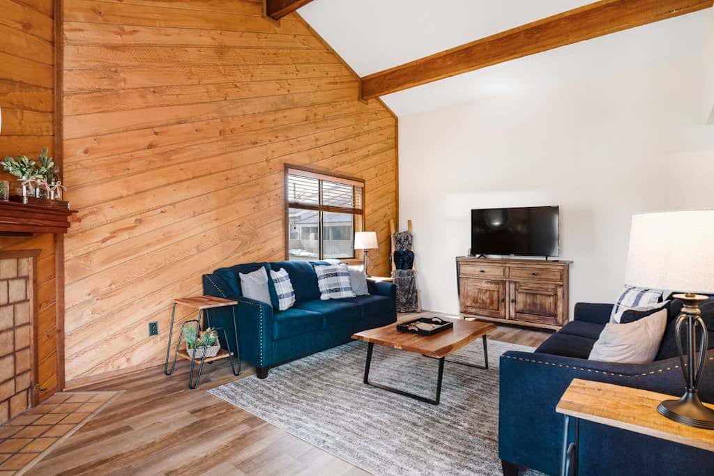 Pines 4043