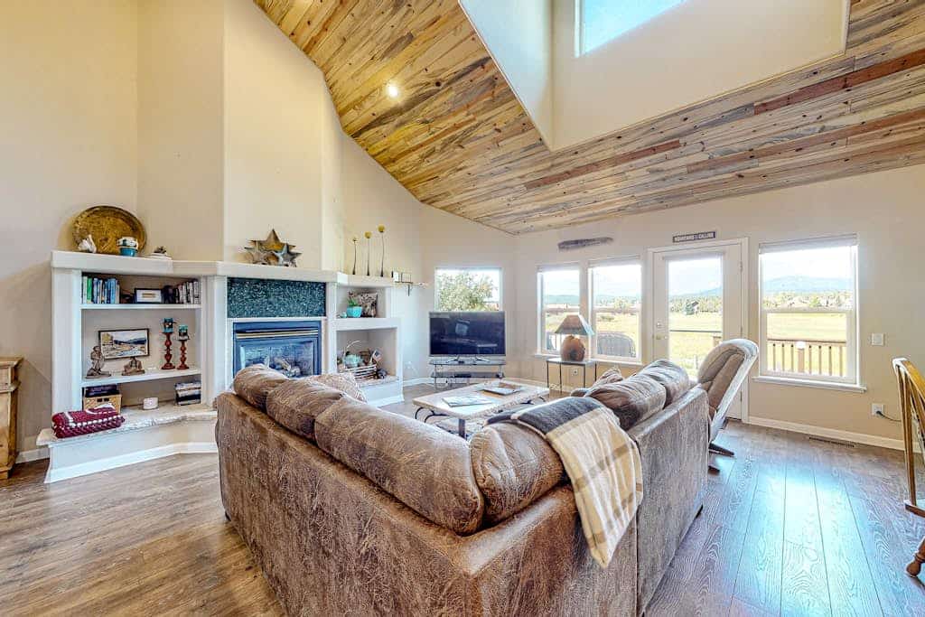 Mountain-view getaway with deck, pellet grill, fireplace, central AC, & WiFi