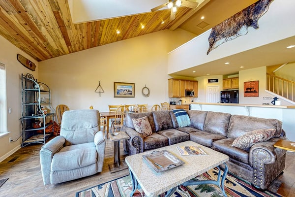Mountain-view getaway with deck, pellet grill, fireplace, central AC, & WiFi