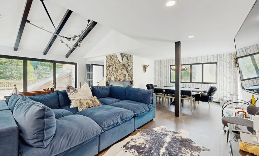 Charming Vail House with Cozy Fireplace, Jetted Tub & Scenic Mountain Views