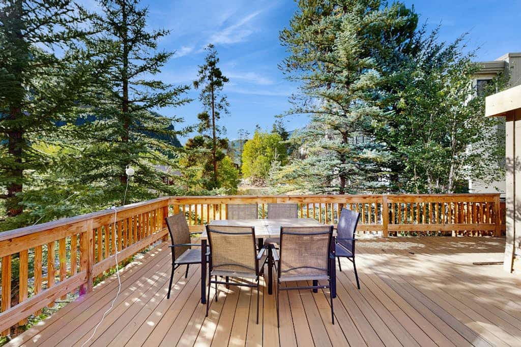 Charming Vail House with Cozy Fireplace, Jetted Tub & Scenic Mountain Views