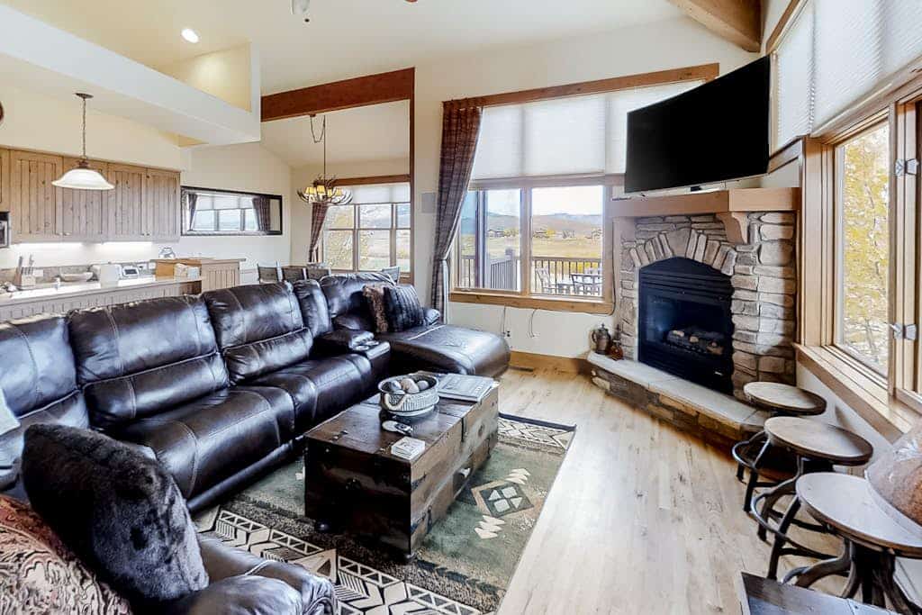 Attractive & Spacious Countryside Home w/Firepit, Private W/D, Free WiFi, Patio