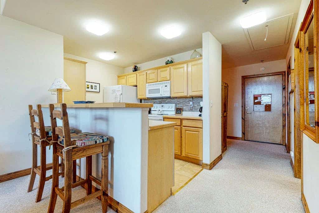 Centrally Located Studio with Stunning Views - Near Shopping, Dining, & Skiing