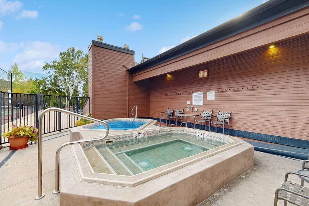 Perfect ski getaway with bonus loftm pool, hot tub & sauna