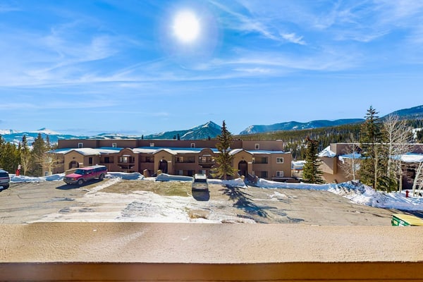 Stylish Condo Near Dillon Reservoir & Seven Ski Areas