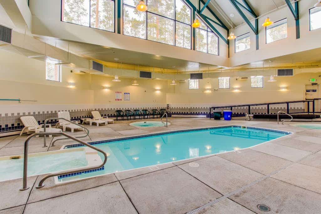 Cozy condo w/ balcony, shared pool, hot tub, & sauna - year round outdoor fun