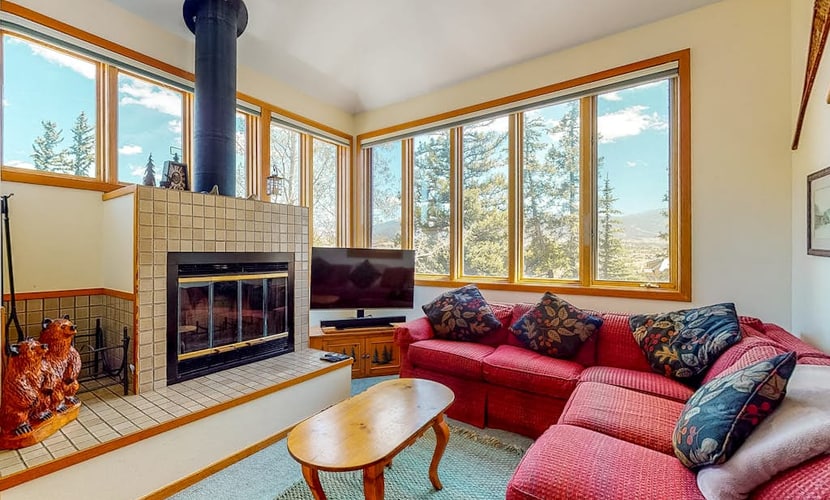 Bright home with fireplace & perfect location steps to hiking trails