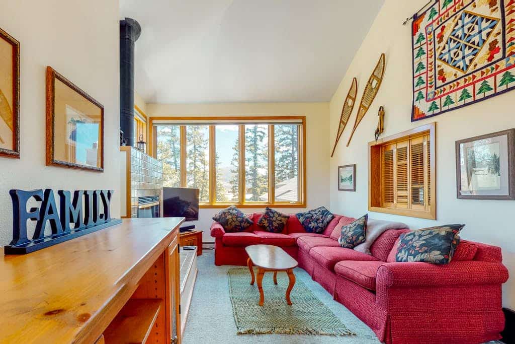 Bright home with fireplace & perfect location steps to hiking trails