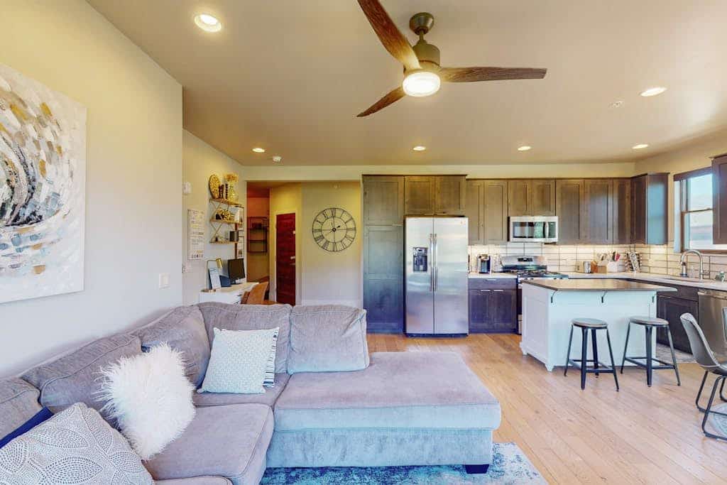 Brand-New Condo by the Blue River w/WiFi, Deck - Close to Downtown, Ski Resorts