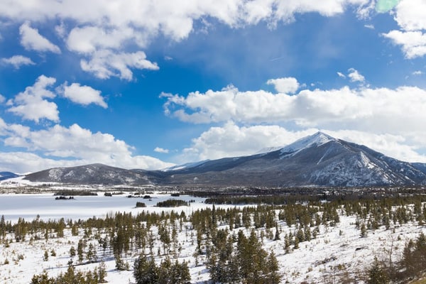 Mountain family townhome w/ fireplace, private balcony & beautiful views